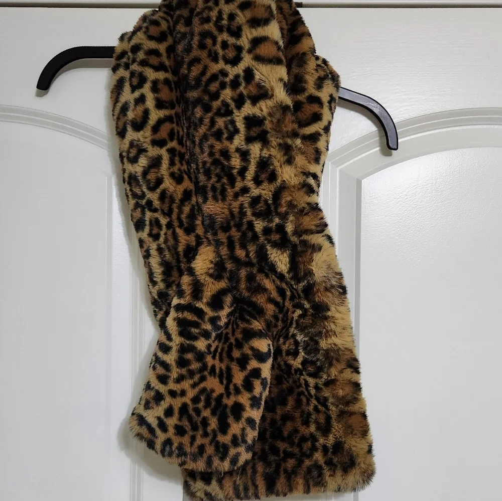 ZARA LIMITED EDITION LEOPARD FAUX FUR SCARF BRAND NEW WITH TAGS